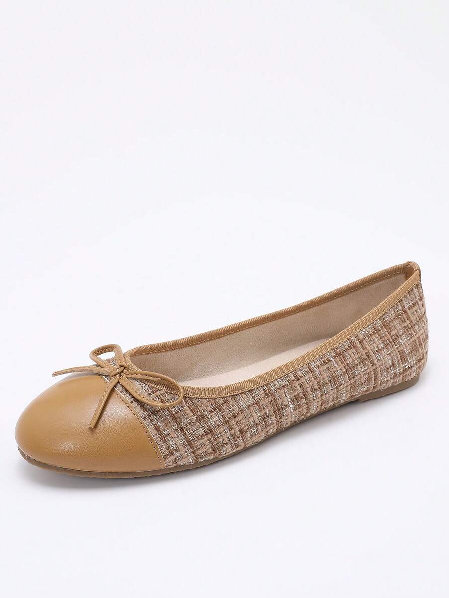 Women's ballet flat shoes with a delicate bowknot detail, low-top silhouette, and soft sole for casual and work wear.