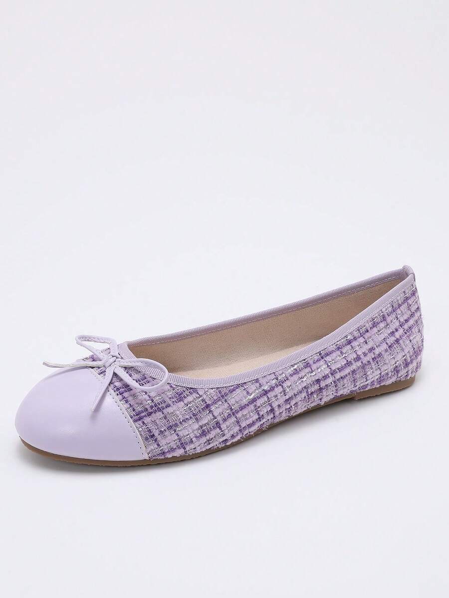 Women's ballet flat shoes with a delicate bowknot detail, low-top silhouette, and soft sole for casual and work wear.