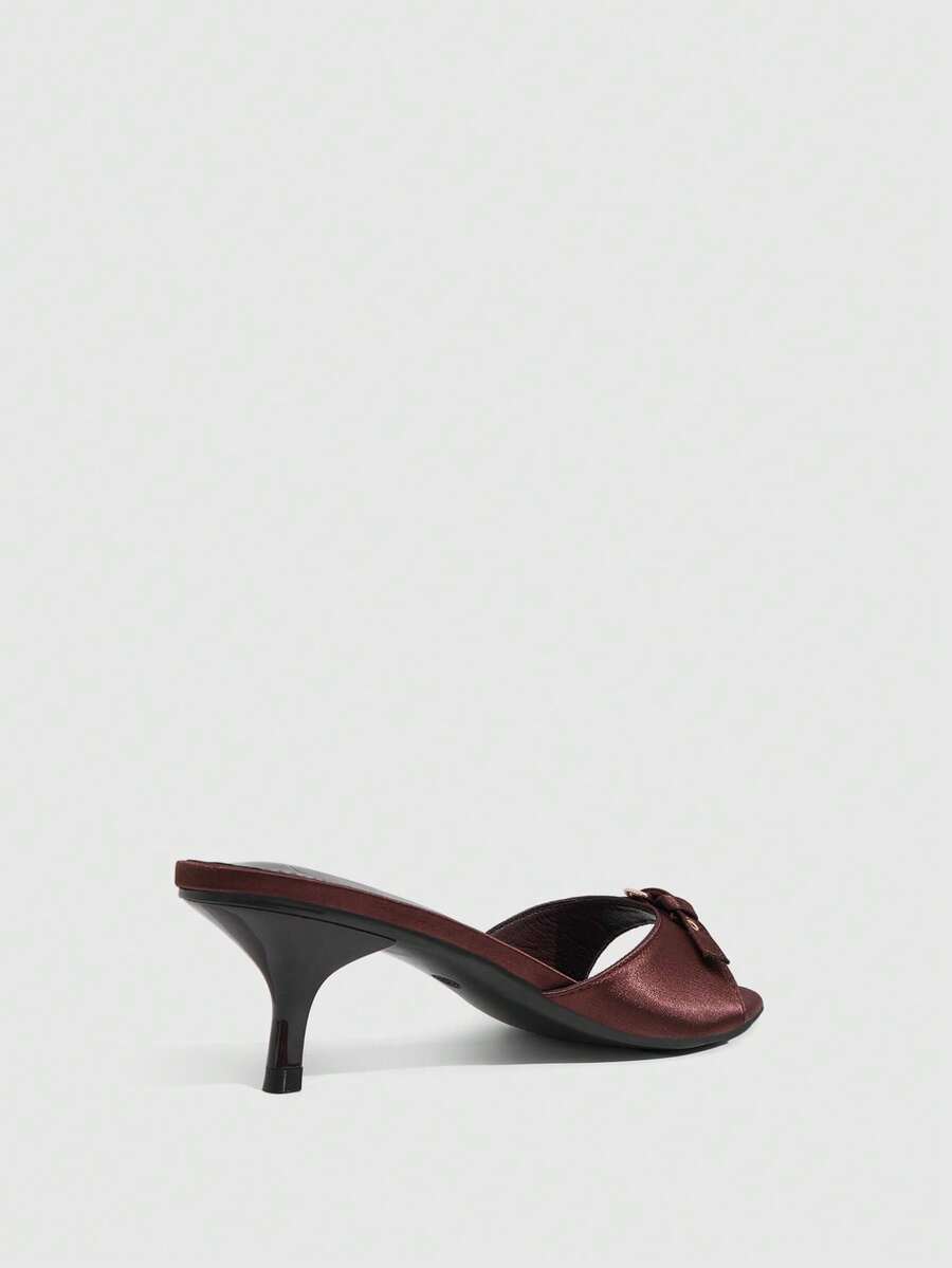 Women's light gold kitten heel slingback sandals featuring an open toe and round buckle strap.
