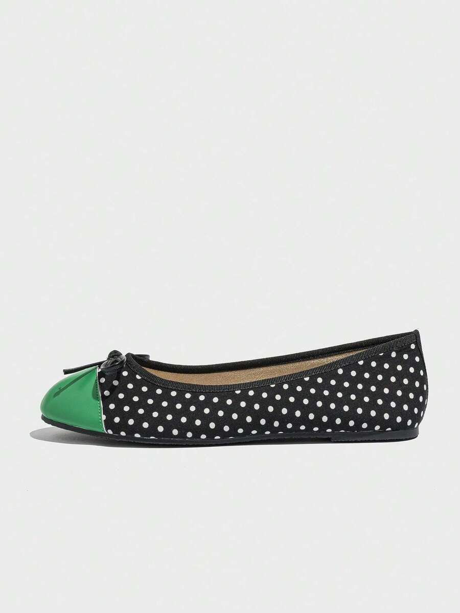 Women's ballet flat shoes with a delicate bowknot detail, low-top silhouette, and soft sole for casual and work wear.